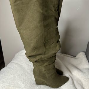 Women’s wedged heeled boots olive green